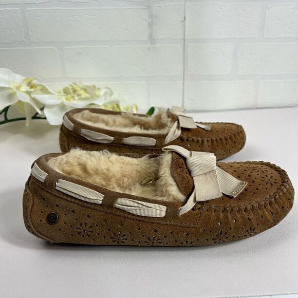 Ugg Womens Moccasin Slippers size 5 - Picture 2 of 12